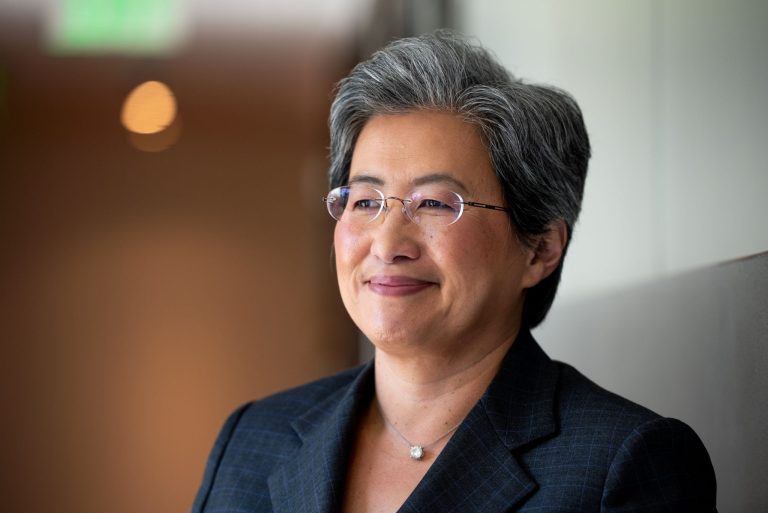 مدیرعامل AMD از درآمد ۴۵ میلیارد دلاری تراشه‌های سفارشی از سال ۲۰۲۶ خبر داد