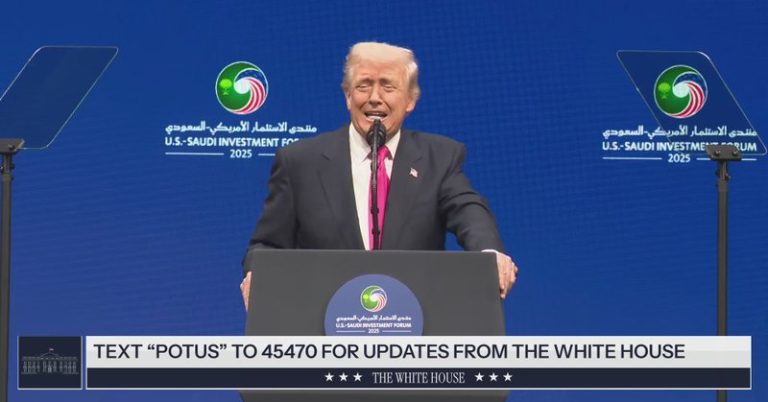 ترامپ: رشد بازار سهام در حال تقویت اقتصاد آمریکا است
